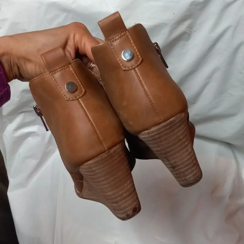 DV Dolce Vita Gladice Wedge Bootie Tan 8